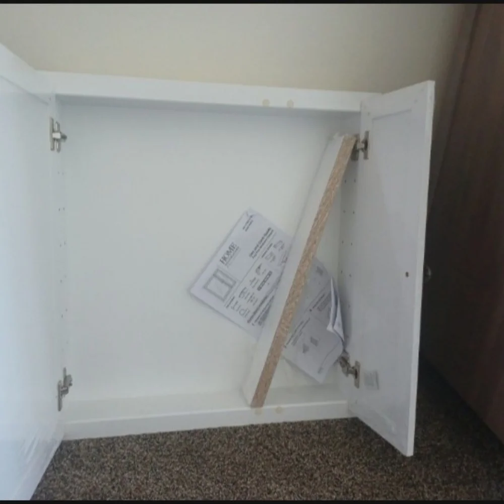Bathroom medicine cabinet